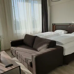 Motel Plus Schoenefeld Апарт-отель Шёнефельд